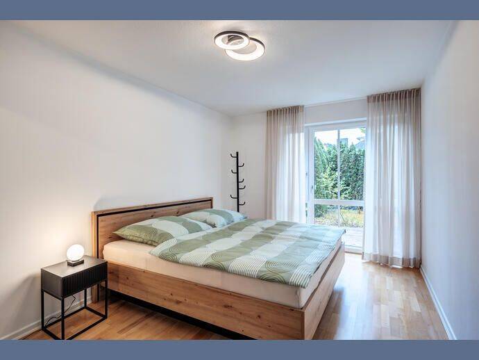 Möbliert: Stilvolle Gartenwohnung in Bogenhausen – München – Vorschaubild 4
