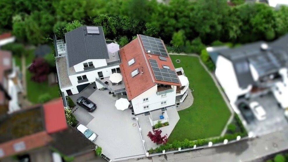 Hochwertig modernisiertes MFH mit neu angebautem Einfamilienhaus - 4 flexibel nutzbare Wohneinheiten – Friedrichshafen – Vorschaubild 2