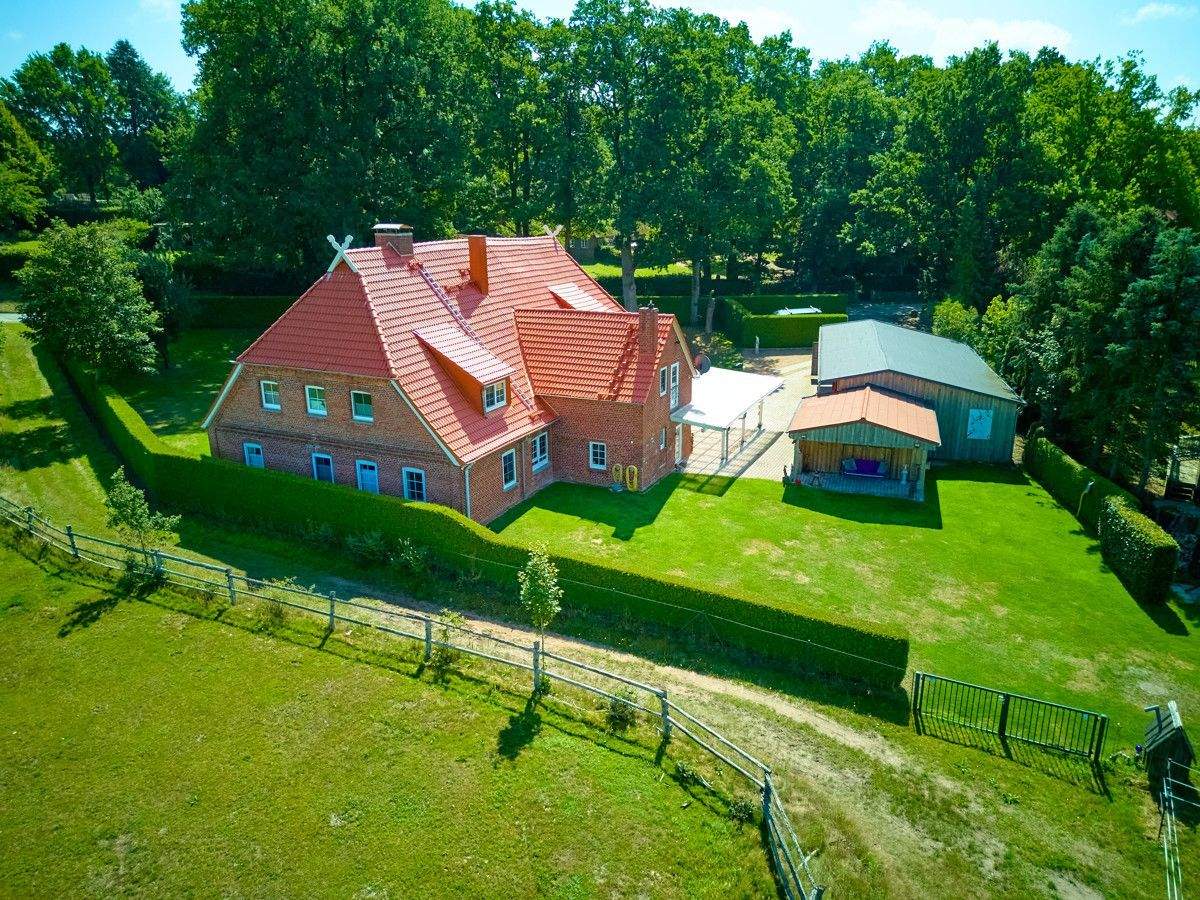 Wohnen und Arbeiten auf besonderem Niveau im Herzen der Lüneburger Heide – Egestorf – Bild 1 von 9