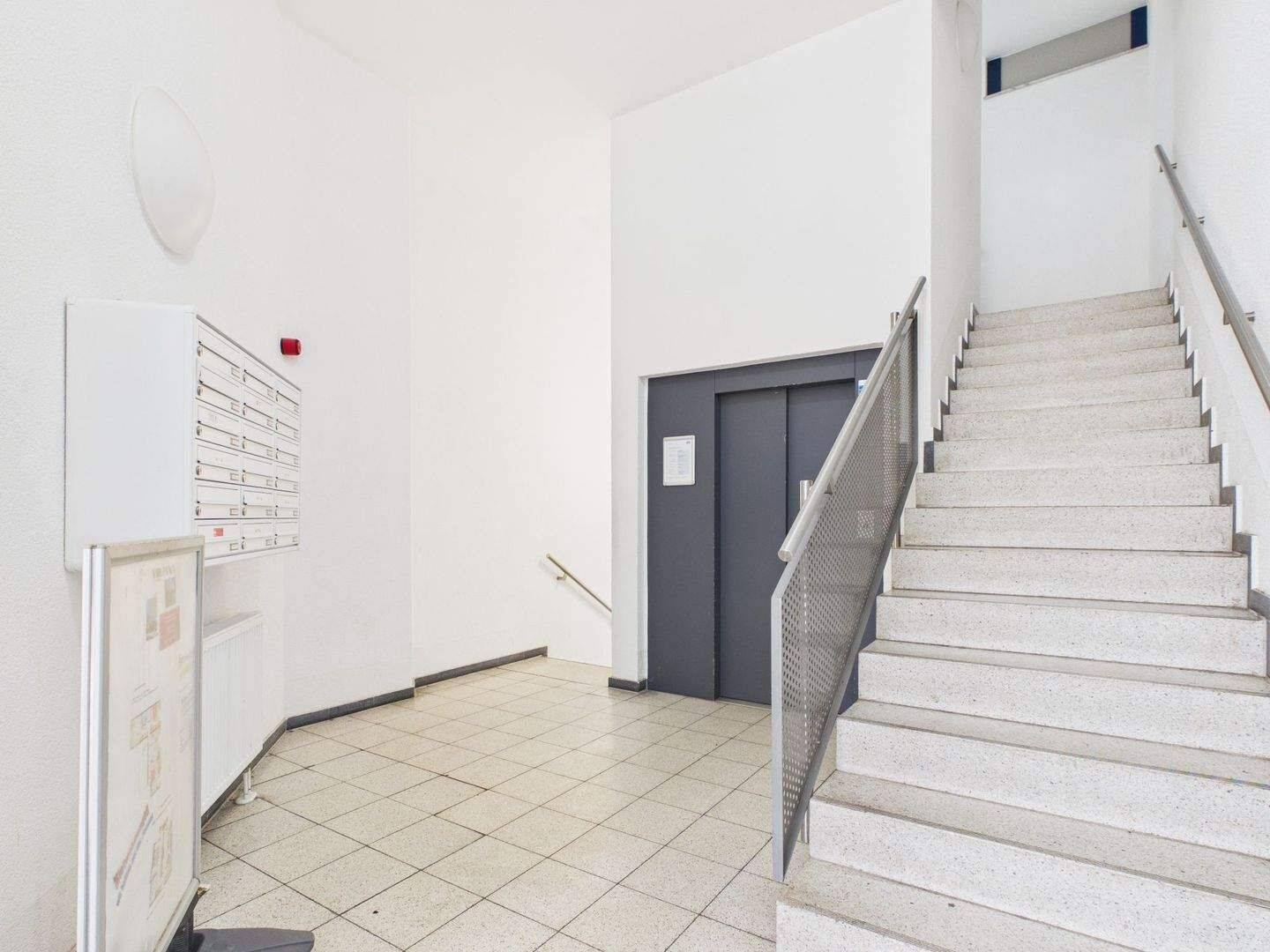 Solide 1 Zimmerwohnung mit Tiefgaragenstellplatz – Leipzig – Vorschaubild 3