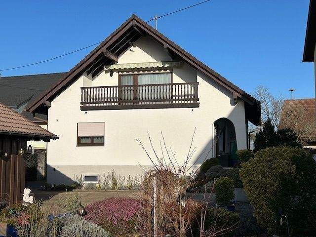 Gepflegtes Einfamilienhaus in zentraler Lage – Rheinfelden (Baden) – Bild 1 von 9