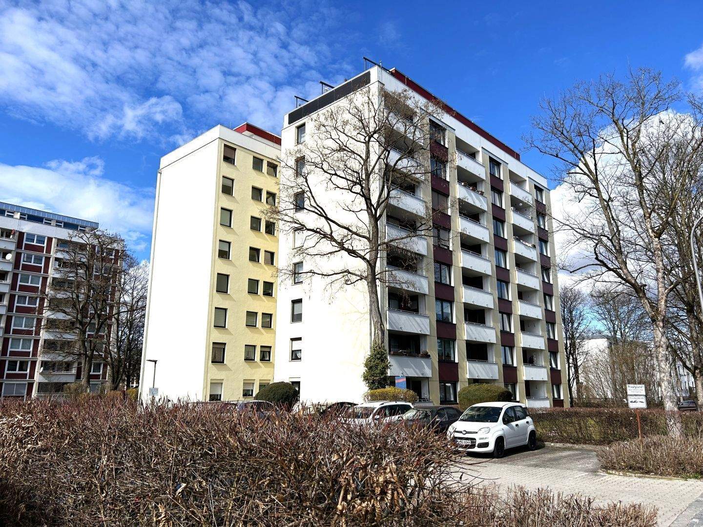 2,5-Zimmer-Eigentumswohnung in ruhiger, aber zentraler Lage in Unterhaching – Unterhaching – Bild 1 von 9