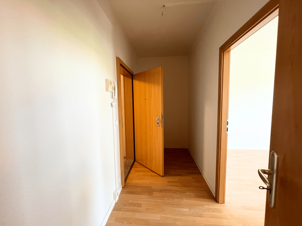 Gemütliche 1-Raumwohnung mit Loggia - anmietbar ab 01.09.2026 – Chemnitz – Vorschaubild 2