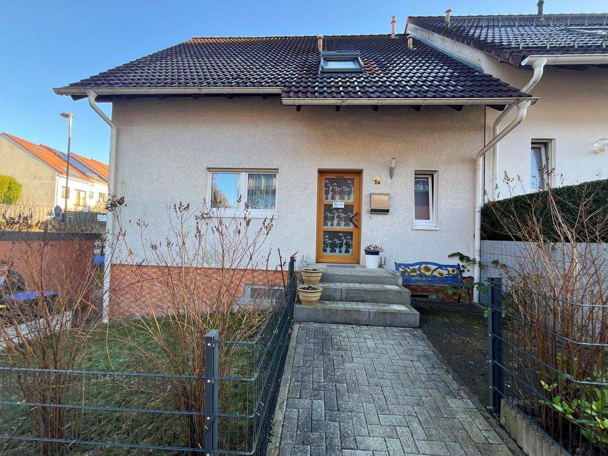Viel Platz für die Familie - moderne Doppelhaushälfte mit Garten in Remscheid-Klausen – 42899 Remscheid – Bild 1 von 9