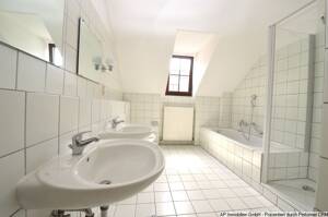 TAUNUSSTR. - Dachgeschosswohnung mit viel Flair und Charisma – 65183 Wiesbaden – Vorschaubild 9