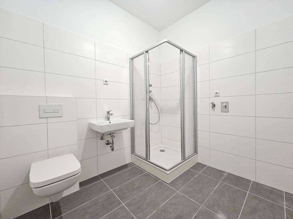 Komplett renovierte Wohnung mit Einbauküche – Chemnitz – Vorschaubild 8