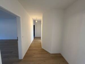 Provisionsfrei! Renoviert! 4-Zimmer-Wohnung mit Garten und Stellplatz! – 33739 Bielefeld – Vorschaubild 2
