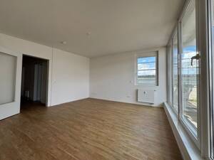 Helle, renovierte 3-Z-Wohnung mit Dachterrasse und EBK