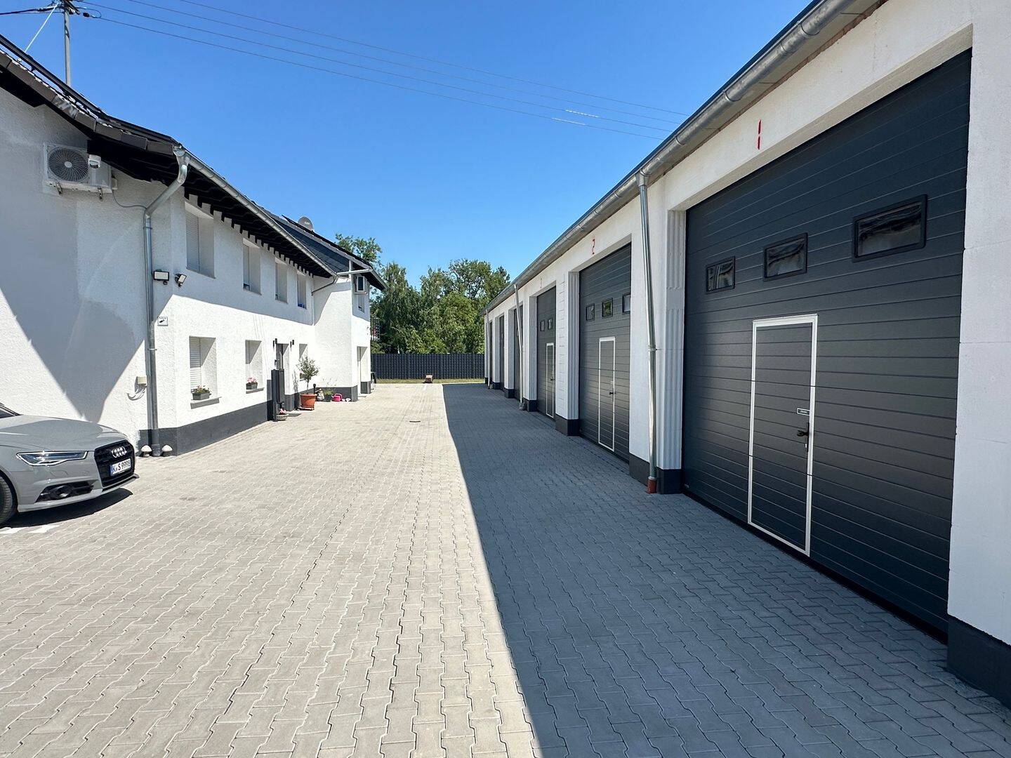 NIEDRIGEFFIZIENZHAUS MIT INSGESAMT 6 LAGERHALLEN ALS RENDITEOBJEKT – Swisttal – Bild 1 von 9