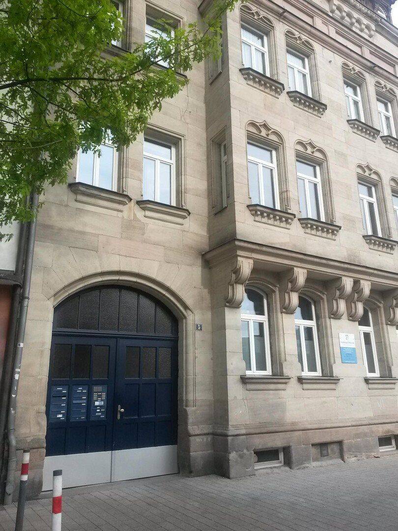Renovierte Altbauwohnung mit großem Balkon - provisionsfrei, leerstehend, nahe Hauptbahnhof