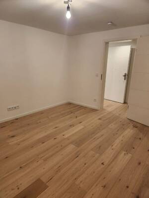 1 Zimmer in 3er-WG,sehr groß mit Terrasse, komplett saniert und modern – 81825 München – Vorschaubild 2