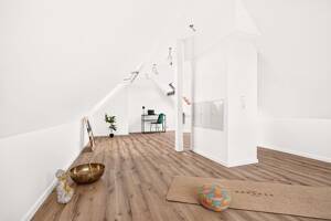 GALERIEAUSBLICK - Traumhafte 3,5-Zimmer Maisonette-Wohnung mit Stellplatz in Stuttgart-Plieningen – 70599 Stuttgart – Vorschaubild 6