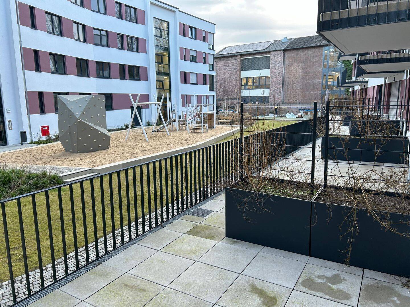 Riesengroßes Studio-Apartment mit Terrasse und eigenem Abstellraum | Einbauküche inklusive!