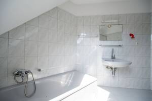 Charmante 2-Zimmer-DG-Wohnung mit Keller, Dachspitz und TG nahe Offenbacher Innenstadt & Mainufer – 63067 Offenbach am Main – Vorschaubild 6