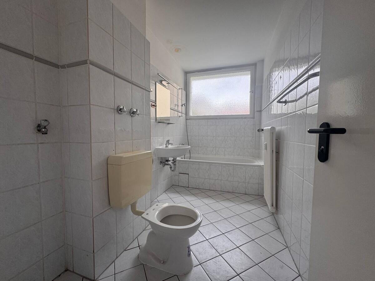 Charlottenburg: Eislebener Str: LEERE 4-Zi-Whg, 92m² - VHS 4.OG + SÜD-Loggia - ab SOFORT VERFÜGBAR – Berlin – Vorschaubild 8