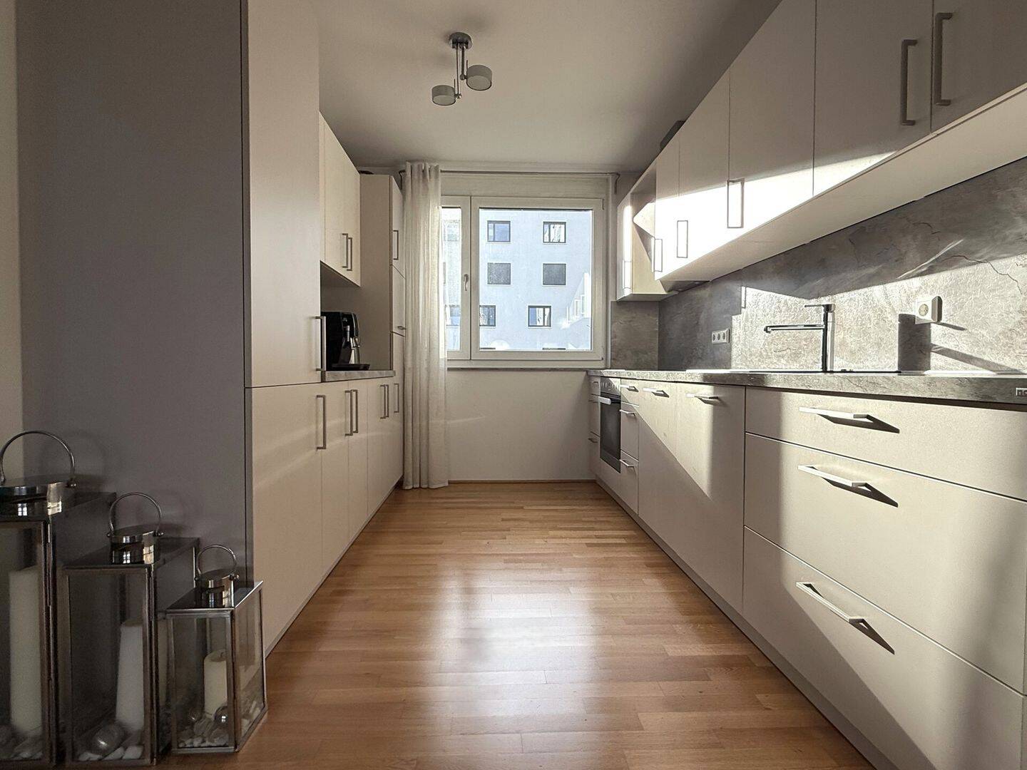 Stilvolles Wohnen im KUNSTPARK - Großzügige 3-Zimmer-Wohnung mit Loggia – Neu-Ulm – Vorschaubild 2