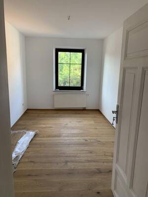 „Altbau trifft Stadtpark – großzügige 5-Zimmer-Wohnung mit Parkett & Einbauküche“ – 90762 Fürth – Vorschaubild 3