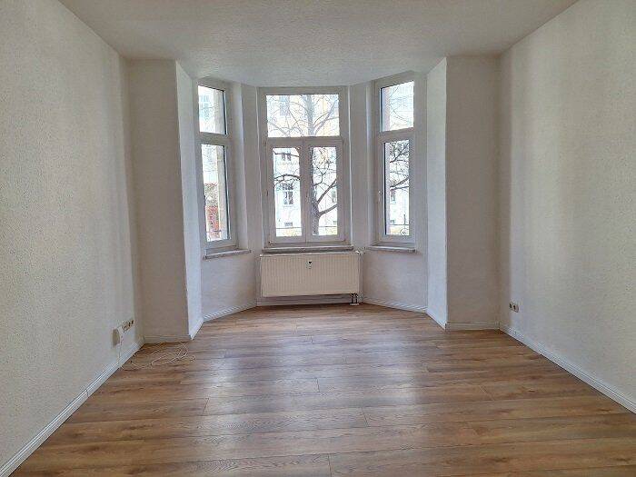 Suchen Sie ein gemütliches Wohnzimmer mit Erker? Dann hier! – Chemnitz – Vorschaubild 2