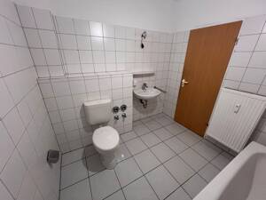 Großzügige 4-Zimmer-Dachgeschosswohnung mit Balkon und markanter Giebelfensterfront – 32756 Detmold – Vorschaubild 4