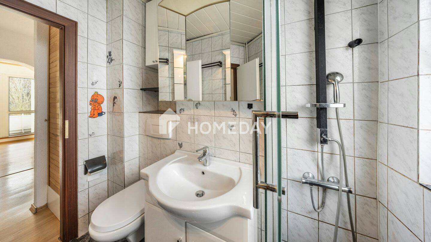 Morgensonne auf der Loggia - Drei Zimmer mit Struktur und Rückzugsorten – Bremen – Vorschaubild 2