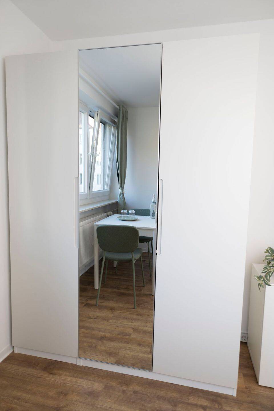Stilvolles, möbliertes Apartment am Kesslerplatz nahe TH Nürnberg – Nürnberg – Vorschaubild 3
