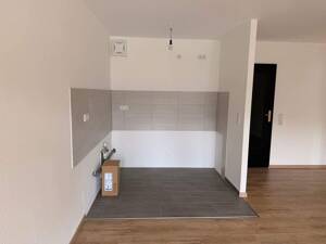 Renovierte schöne 2-Zi.-Whg mit gr. Südost-Balkon mit TG sucht langjähriges Mieterpaar – 1187 Dresden – Vorschaubild 7