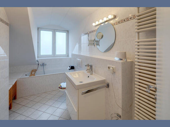 Möbliert: Gemütliche 3-Zimmer Wohnung mit Dachterrasse – München – Vorschaubild 9