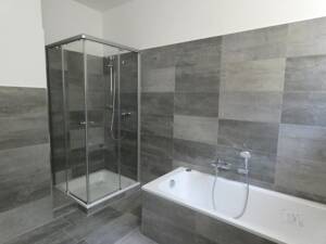 *sanierte Altbauwohnung mit Tageslichtbad im Erdgeschoss* – 45145 Essen – Vorschaubild 2