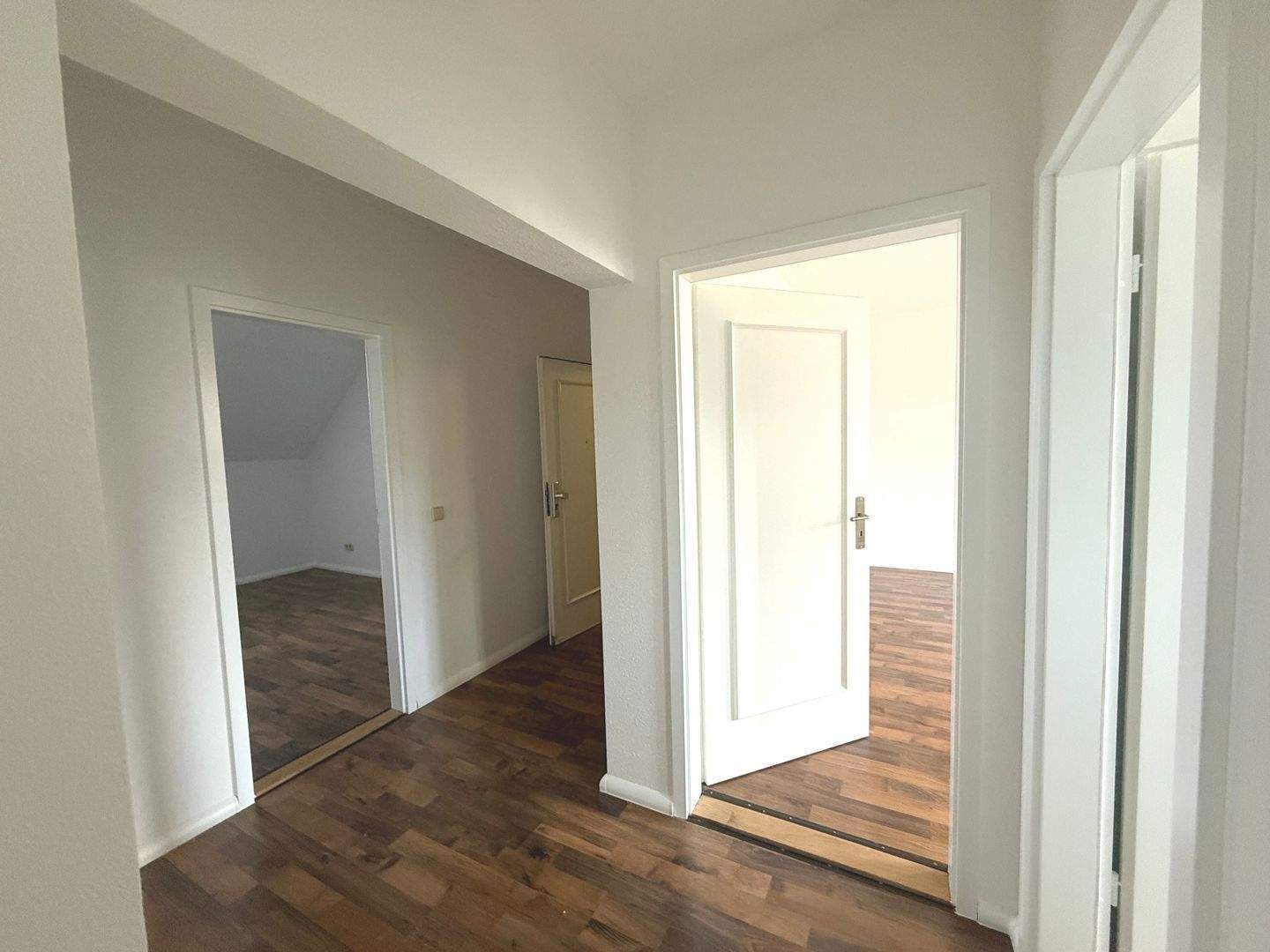 Wohnen im Dachgeschoss - 3-Raum-Wohnung mit Tageslichtbad in Gablenz – Chemnitz – Vorschaubild 7