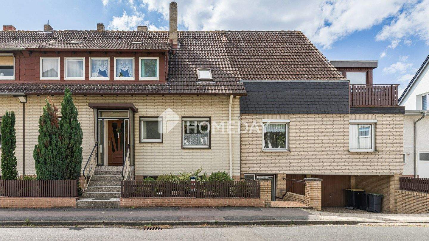Großzügige Doppelhaushälfte mit zwei separaten Wohneinheiten, Garten und Doppelgarage – Schöppenstedt – Bild 1 von 9