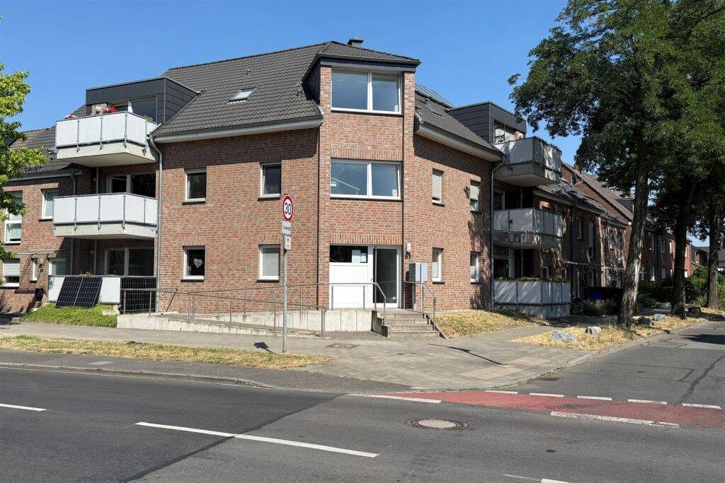 Baujahr 2015! Hochwertig gebautes Mehrfamilienhaus in gefragter Lage von Mönchengladbach-Lürrip