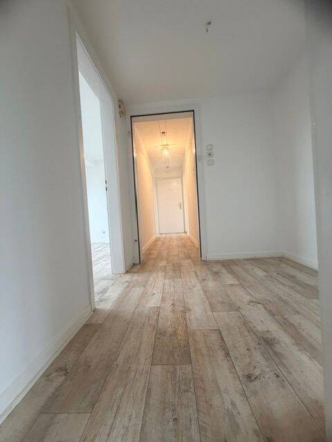 Duisburg - Mitte - Dellviertel - Top gepflegte Dachgeschoss Wohnung mit großer Wohnküche – Duisburg – Vorschaubild 3