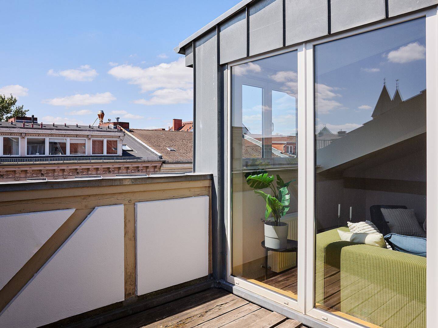 Kompakte Dachgeschosswohnung mit Terrasse und weitem Blick im Wrangelkiez – Berlin – Vorschaubild 4