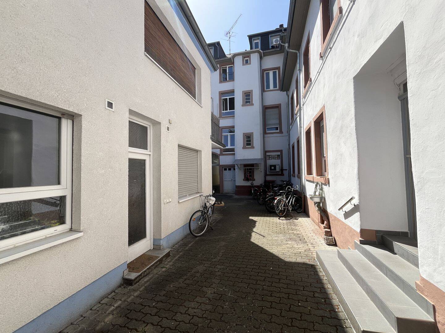 Frisch saniertes 1-Zimmer-Apartment mit großer Terrasse - Ruhige Oase in Innenstadtlage – Karlsruhe – Vorschaubild 8