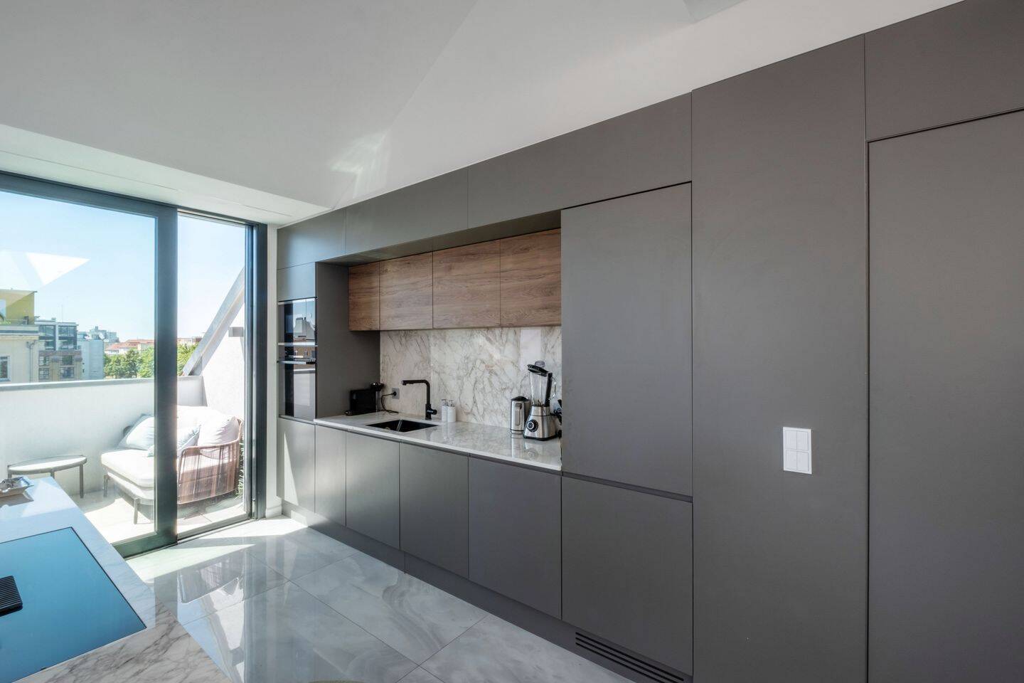 Außergewöhnliche 4-Zimmer-Penthouse-Wohnung mit zwei Terrassen in Berlin Mitte – Berlin – Vorschaubild 9