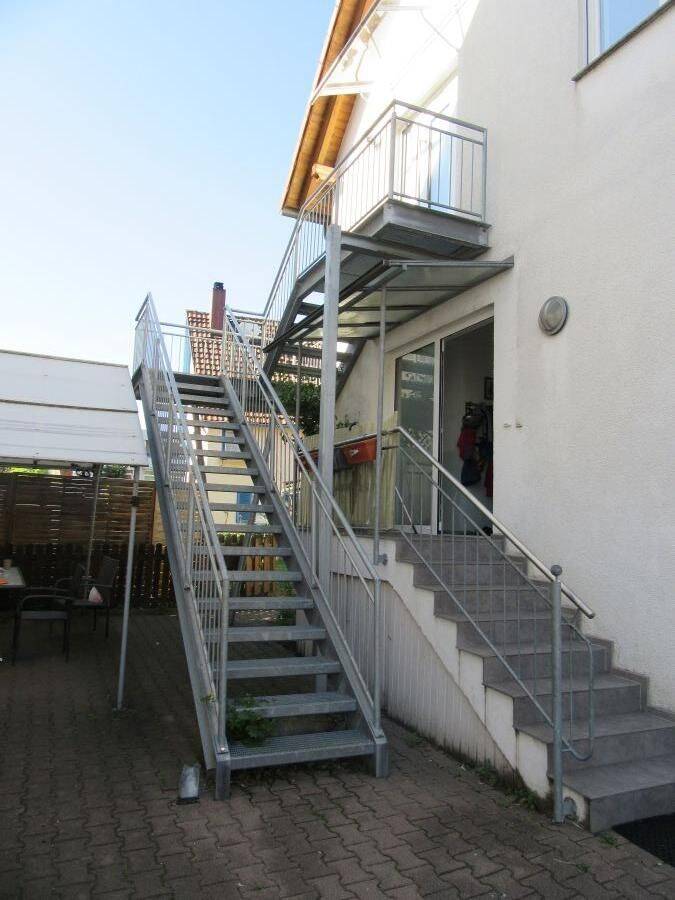 Provisionsfrei* Doppelhaushälfte mit zwei separaten Wohneinheiten, Stellplätzen, Balkon und Terrasse – Göppingen – Vorschaubild 8