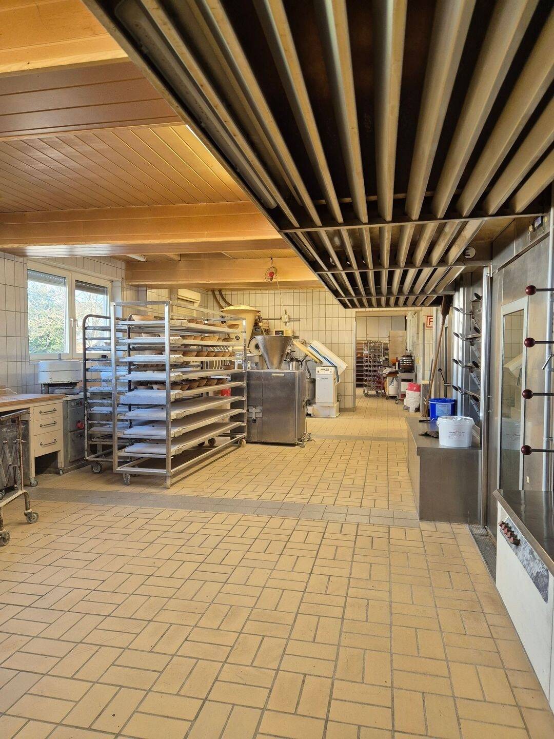 530 m² Wohn- und Gewerbefläche I 2 Wohnungen I Café & Backstube I Doppelgarage – Großlittgen – Vorschaubild 8