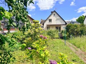 Eine seltene Gelegenheit in begehrter Lage - Wohnen mit großem Garten und viel Potenzial!