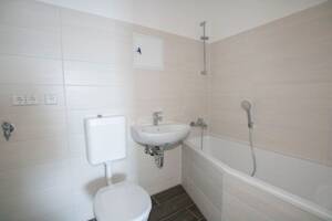 Große 3-Raumwohnung Balkon und Blick auf die Heide! – 6120 Halle (Saale) – Vorschaubild 9