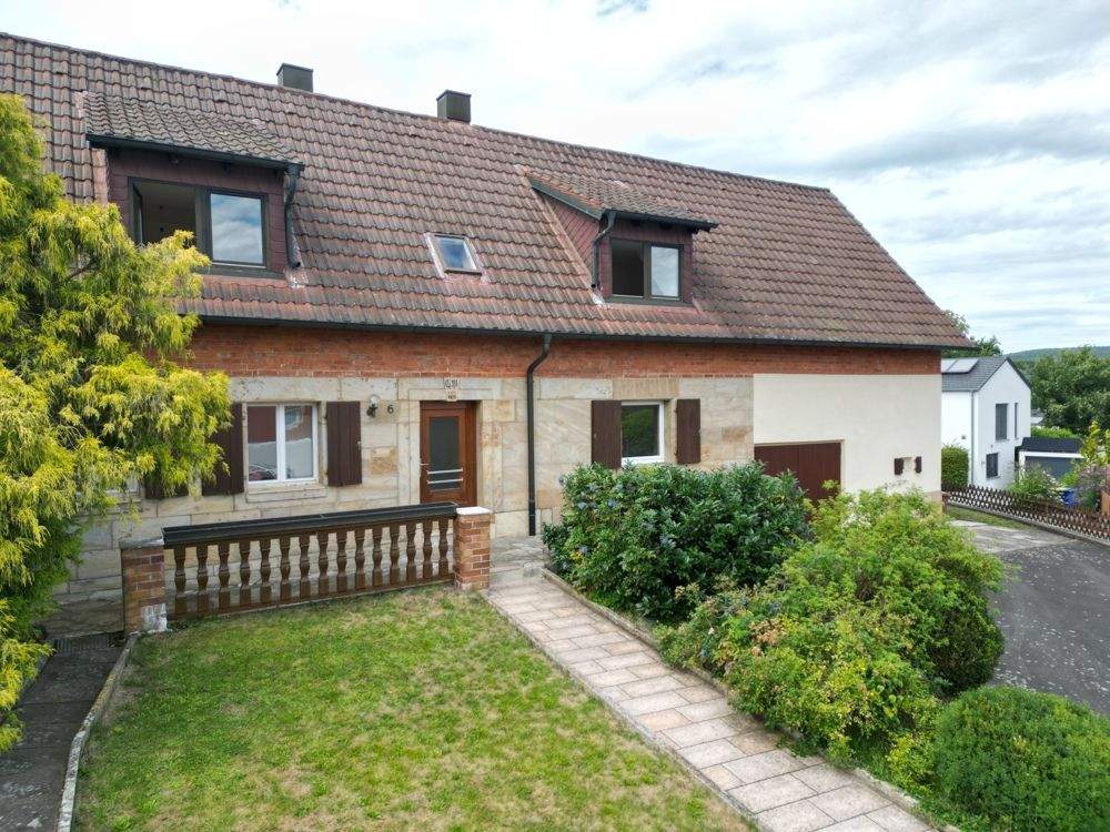 Charmantes Einfamilienhaus mit Garten, Scheune in beliebter Lage! Sofort frei! – Heinersreuth – Bild 1 von 9