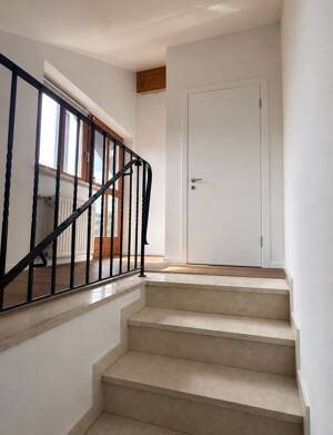 Lichtdurchflutete 2-Zi.-Whg. mit großem Balkon & Stellplatz – 83620 Feldkirchen-Westerham – Vorschaubild 2