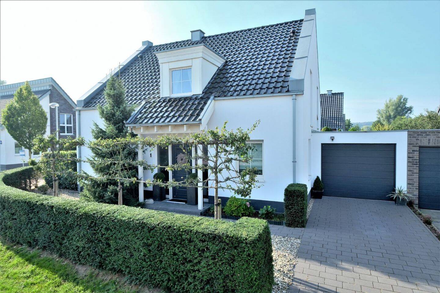 Neuwertiges, energieeffizientes Einfamilienhaus mit Garage in kinderfreundlicher Umgebung