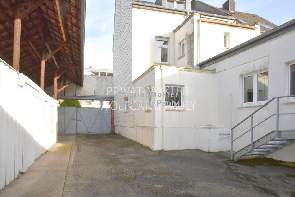 15 GARAGEN + Halle + Lager ++ Plus Wohnhaus mit Garten – Mönchengladbach – Bild 1 von 9