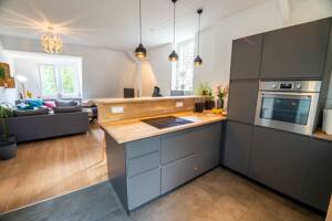 TOP sanierte Dachgeschosswohnung mit großem Garten in denkmalgeschützter Villa – 46047 Oberhausen – Vorschaubild 2
