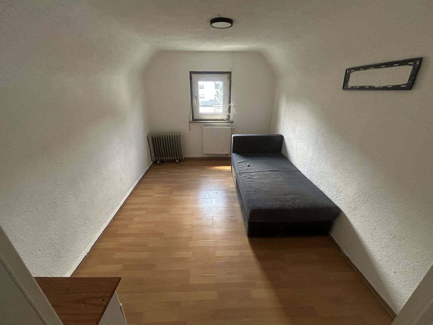 Attraktives Dreifamilienhaus mit modernisierter Technik und vielseitigen Nutzungsmöglichkeiten – Kuchen – Vorschaubild 2