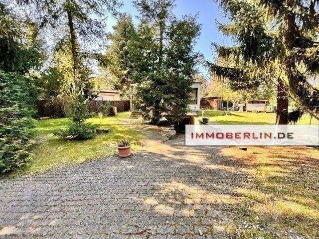 IMMOBERLIN.DE - Herrliches Wochenend- & Freizeitgrundstück mit Bungalow in naturschöner Lage – Grünheide (Mark) – Bild 1 von 8