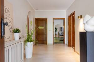 Villa mit zwei Wohneinheiten in Toplage: Haus mit Potenzial zur individuellen Verwirklichung – 55124 Mainz – Vorschaubild 3