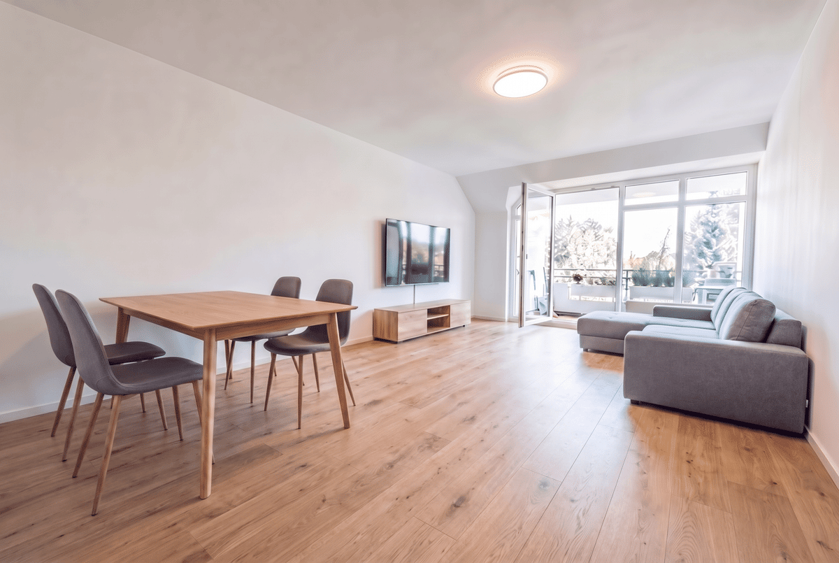 Kapitalanlage mit Perspektive: Moderne 2-Zimmer-Wohnung in 80993 München - Saniert, EBK, Balkon, TG – 80993 München – Bild 1 von 9