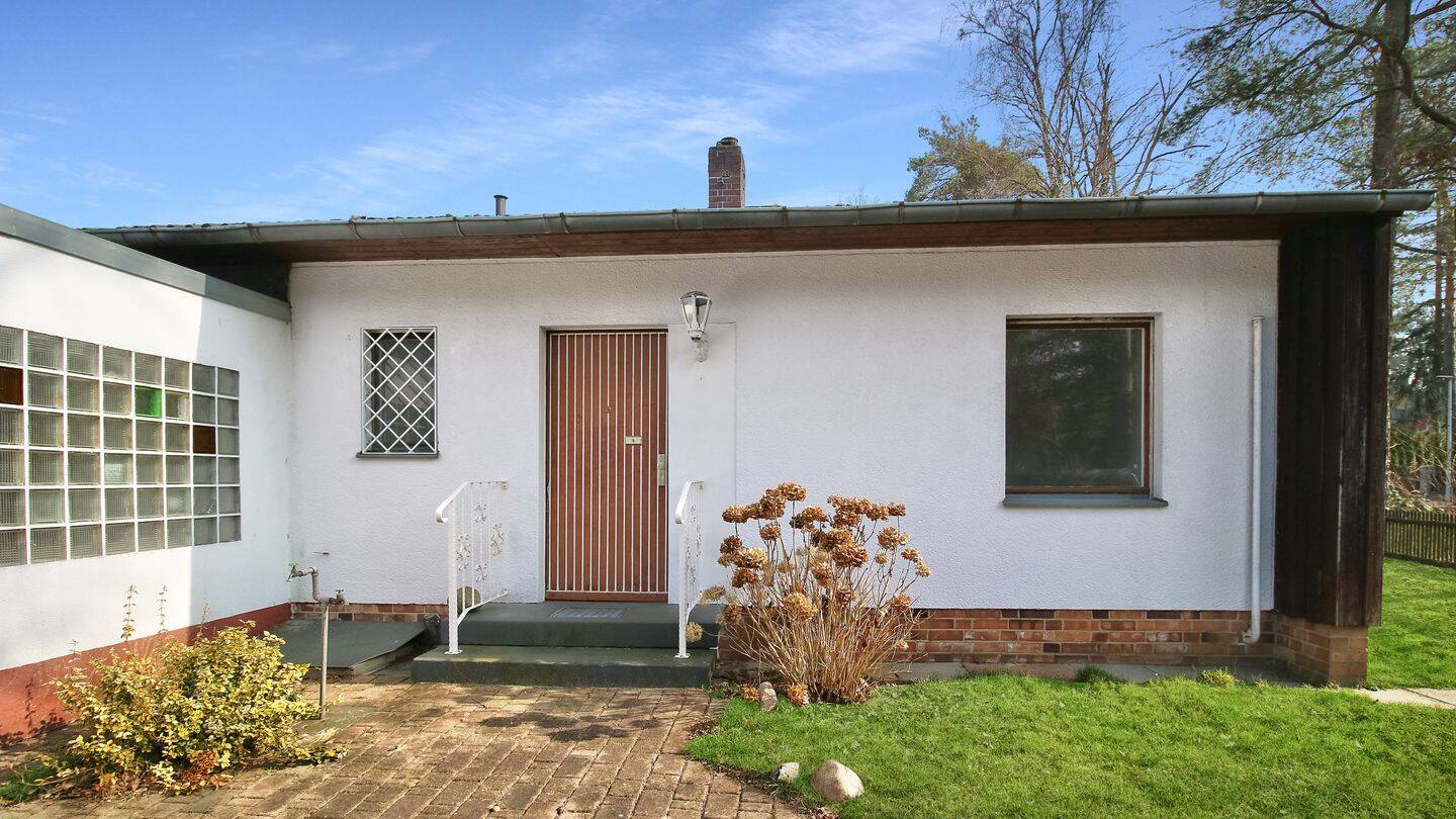 Attraktives Grundstück mit Bestandshaus und Ausbaupotenzial – Berlin – Bild 1 von 9