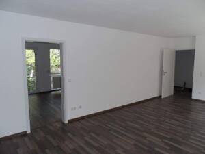 Nürnberg St.Peter: schöne 3-Zimmerwohnung mit bodentiefem Fensterelement; Aufzug; Tiefgarage - Nähe Wöhrder See und Hochschule – 90478 Nürnberg – Vorschaubild 2